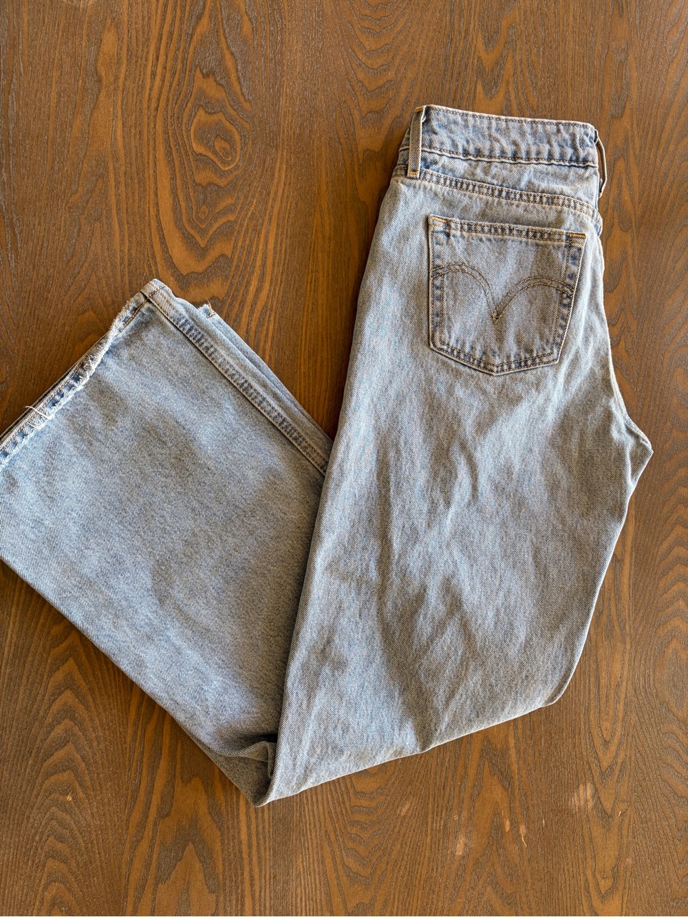 Levi’s Low Loose Distressed Wide Leg Jeans Women’s Size 28 Light Wash Denim - Picture 3 of 7